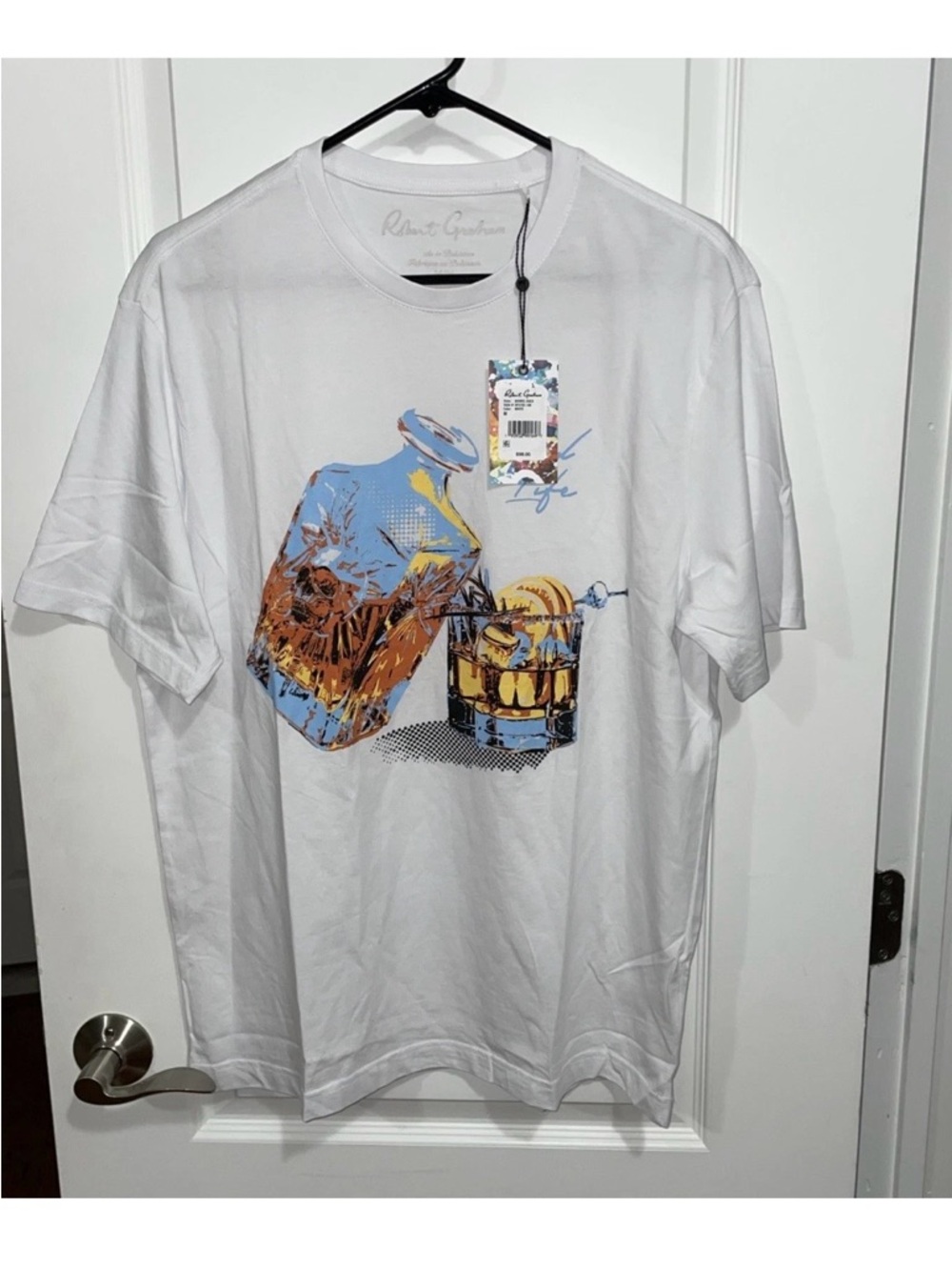 NEW Robert Graham Whiskey Pour Graphic T Shirt White Classic Fit Mens L MSRP $98